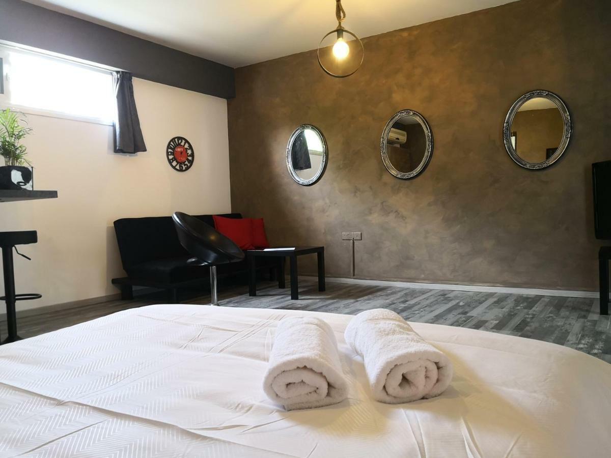 The Room Larnaka Exterior foto